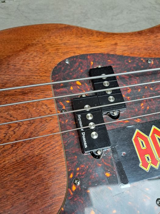 Gitara basowa Precyzjon.