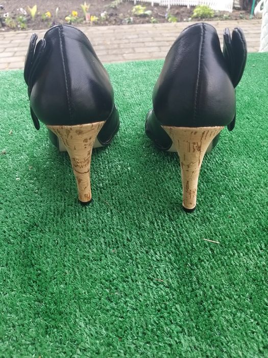 Buty czarns skóra na korku