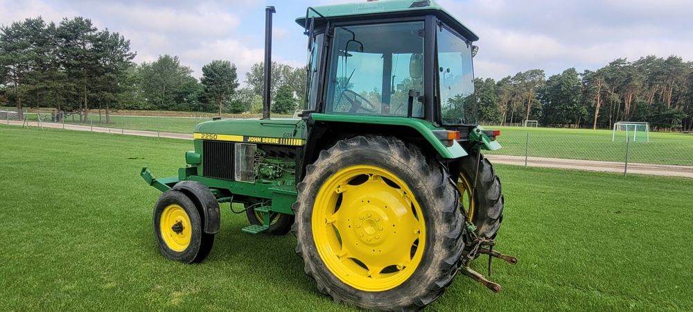 John deere 2250 z tuzem 5200mt