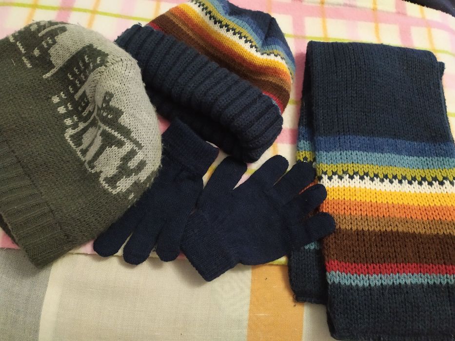 Дитячі шапки з шарфом