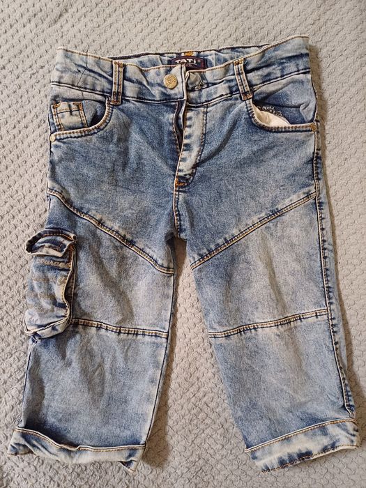 Шорты джинсовые на мальчика 10-11 лет.