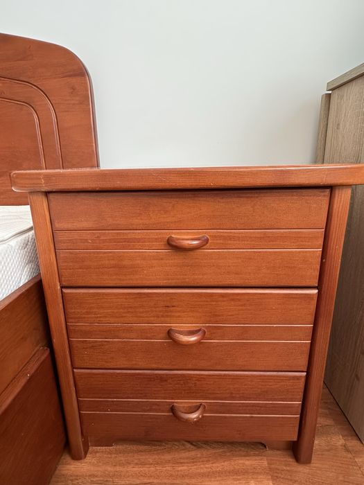 Cama com colchão para quarto