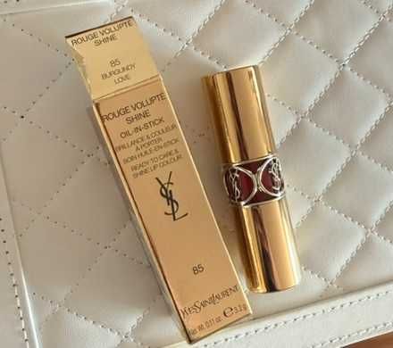 Batom Yves Saint Laurent Rouge Volupté Shine Oil-in-Stick nº85