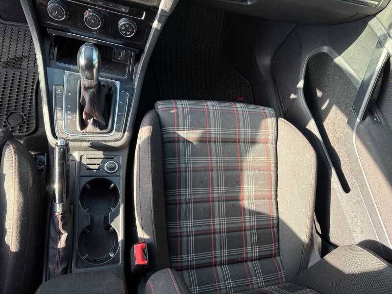 2017 Volkswagen Golf GTI S