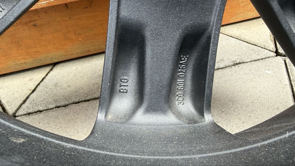 Оригінальні литі диски VW R16 7J ET45 матово-чорні + зимова гума 205/55 R16