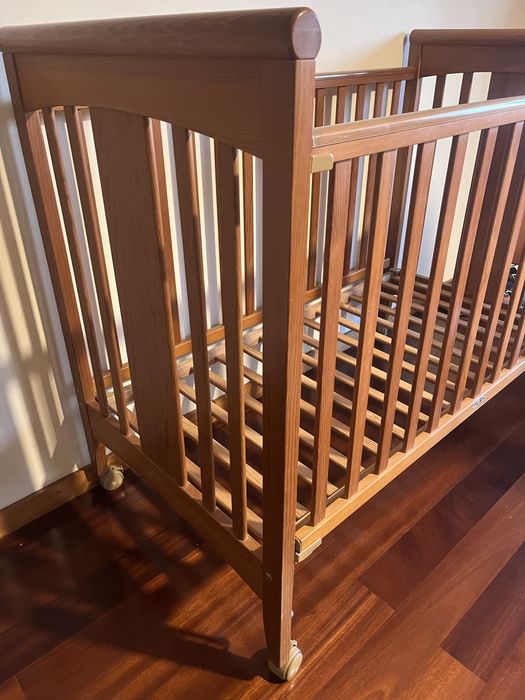 Cama de grades de madeira -criança