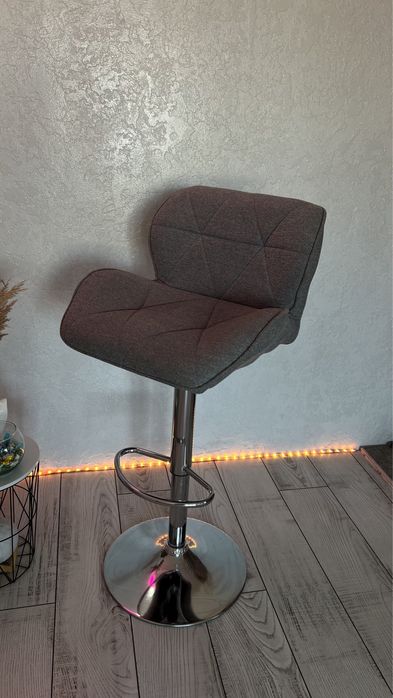 стілець для бровіста або візажиста, барний стілець