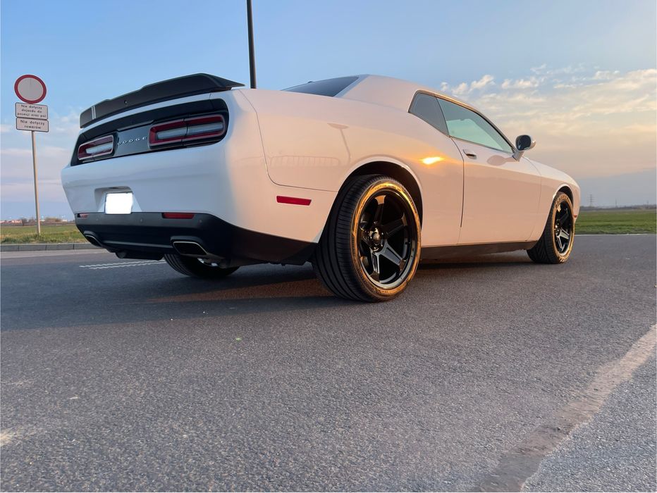 Wynajem samochodu do ślubu auto Dodge Challenger / Wolne terminy 2026