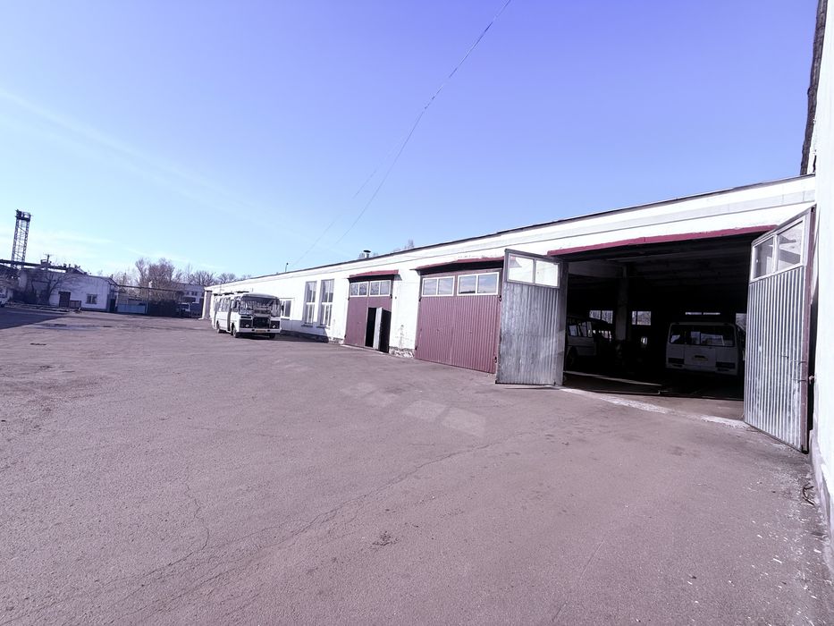 Оренда великої стоянки під фури