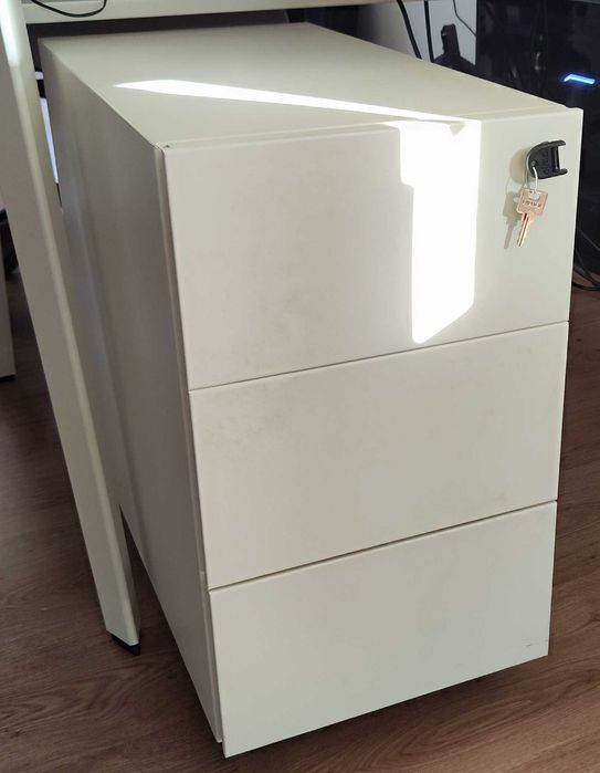 Bloco rodado com 3 gavetas