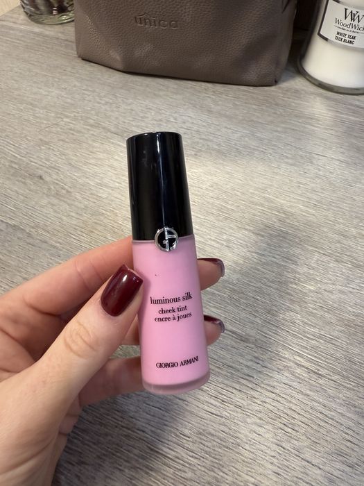 Румʼяна Armani Luminous Silk