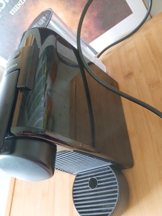 Máquina Essenza Mini Nespresso Piano Black D30i