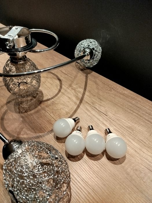 Żyrandol lampa sufitowa z żarówkami