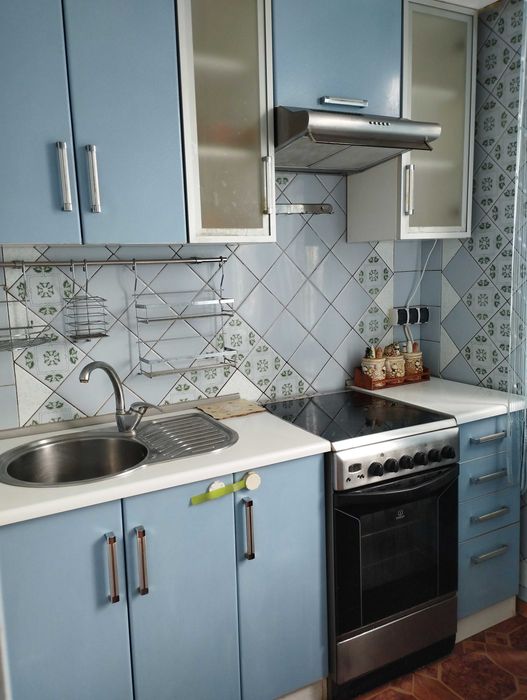 Метро Холодная Гора продам 2- к. квартиру.