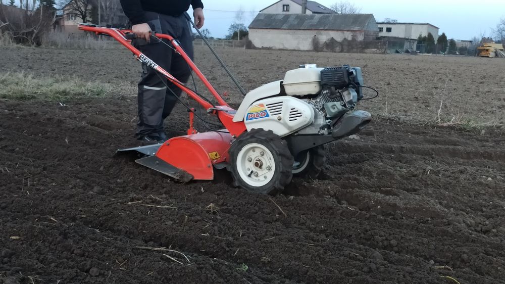 Wynajem wertykulator, glebogryzarka, walec, rozsiewacz, siewnik