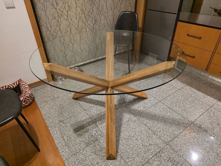 Mesa redonda em vidro