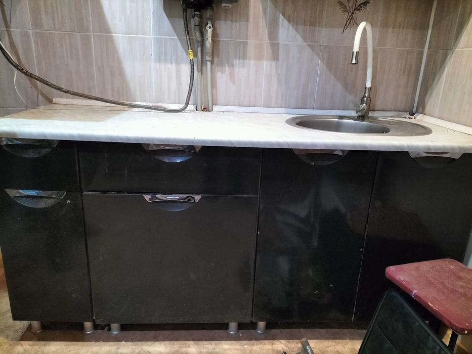 Продам кухню, шкафы на кухню с раковиной и краном