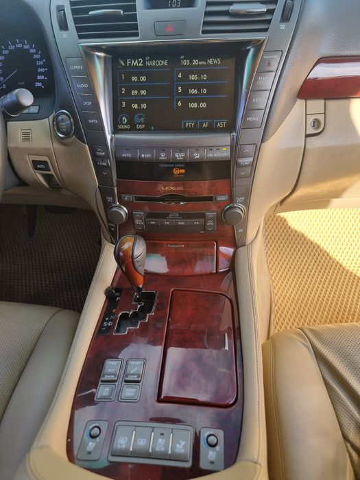 Срочно Продам  Lexus LS 460.