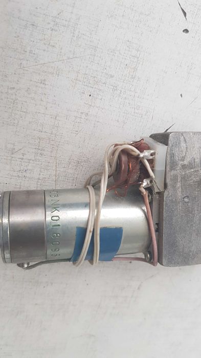 Электродвигатели ДПР-42-Ф1-03 с небольшим редуктором: 500 грн ...