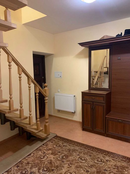 Продаю 3х кімнатну квартиру з сучасним ремонтом без комісії. Стожари.