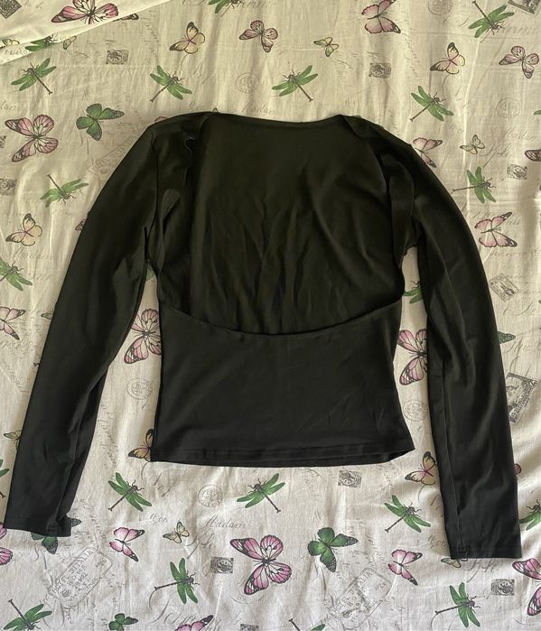 топ з відкритою спиною