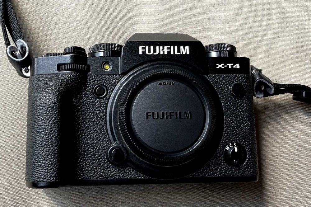 Aparat Fujifilm X-T4 czarny komplet + Grip VG-XT4