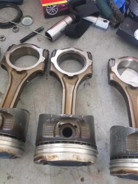 Tłoki i korbowody 2jz GTE.
