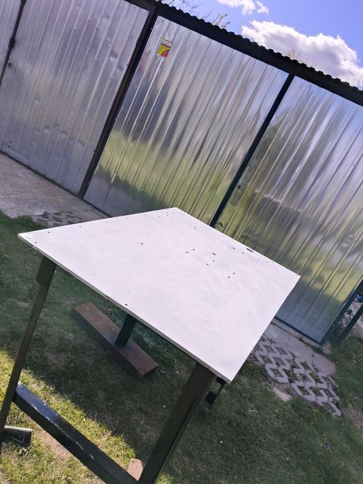 Stół z blachy do garażu