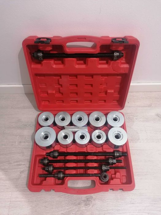 Zestaw ściągaczy do montażu i demontażu tulei wahaczy