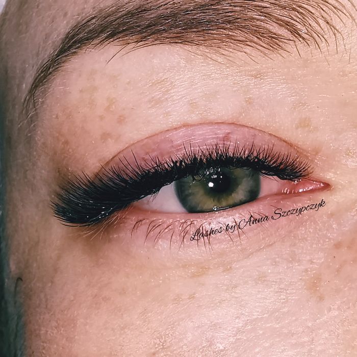 Stylizacja rzęs i brwi