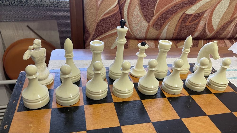 Продаю бу шахи в нормальному стані фігури не всі рідні