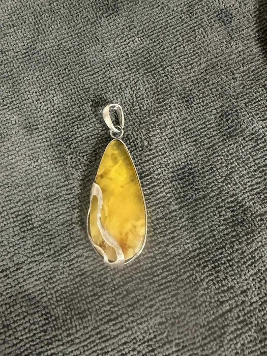 Unikatowy Wisior Srebro i Bursztynem