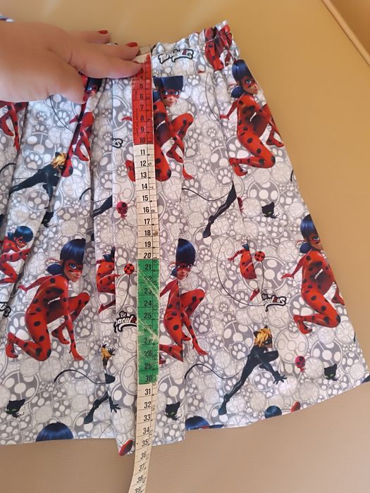 Saia Miraculous. Lady Bug. Feira à mão.
