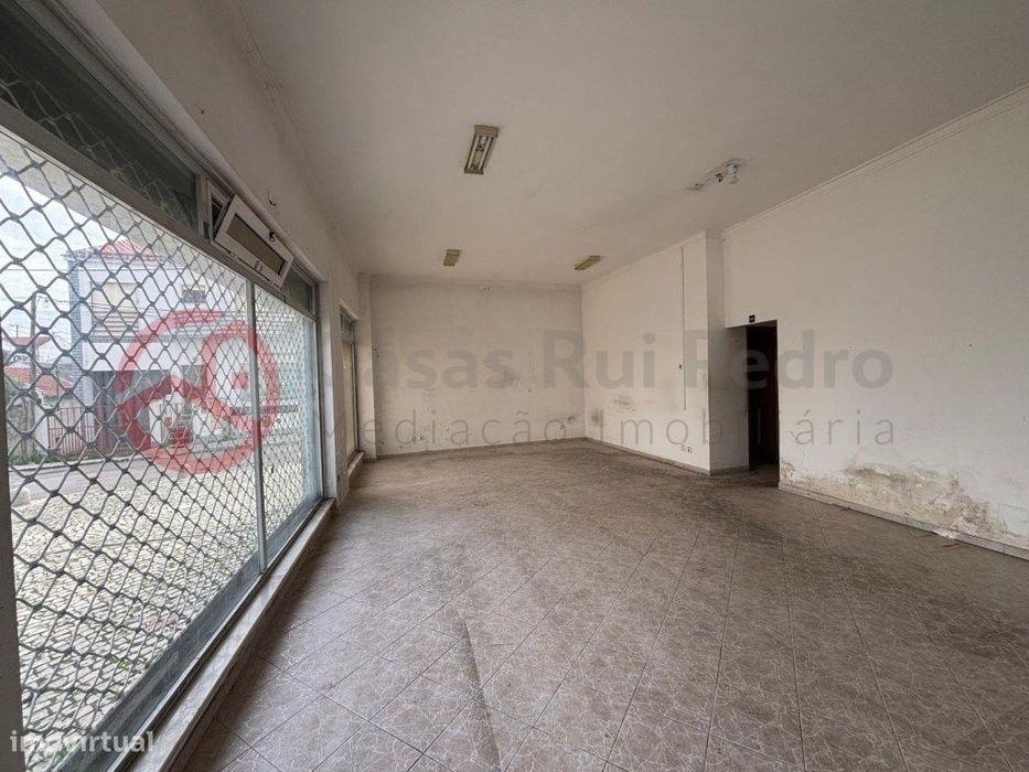 Loja em fase de aprovação para passagem a afetação de habitação, no...