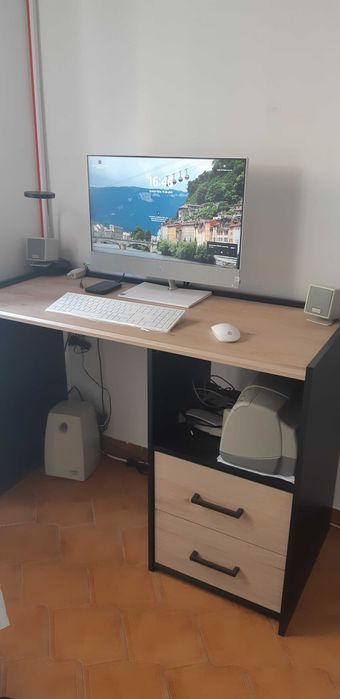 secretária em bom estado