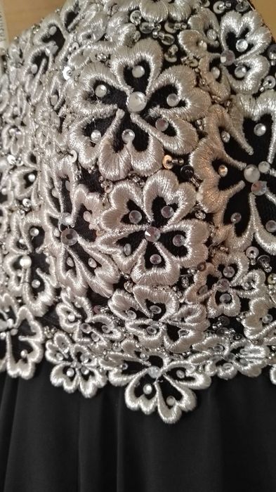 Vestido Cocktail com corpete rendado