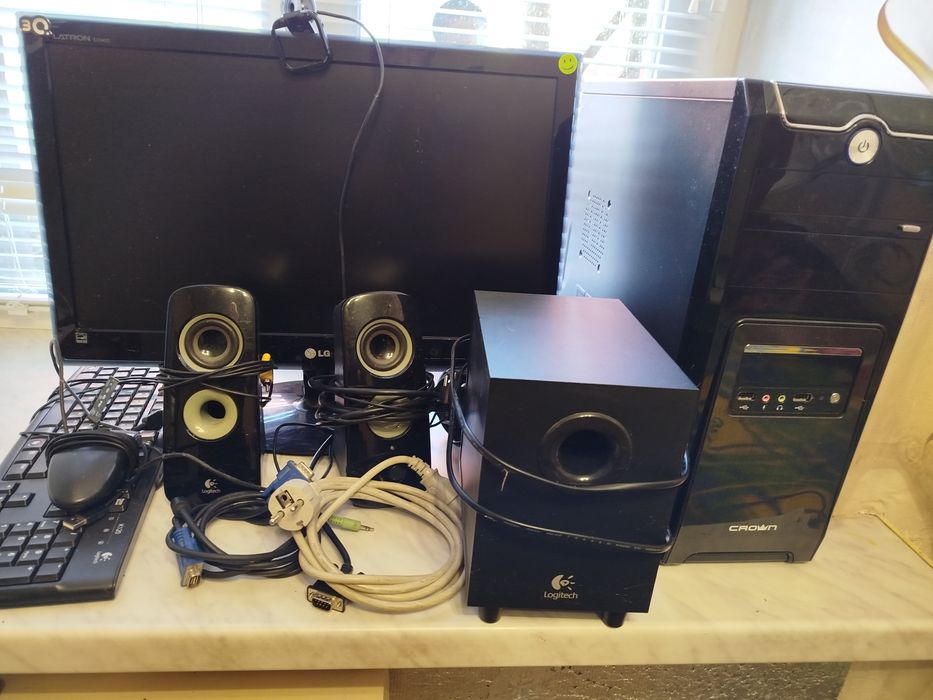 Компютер ,монітор.