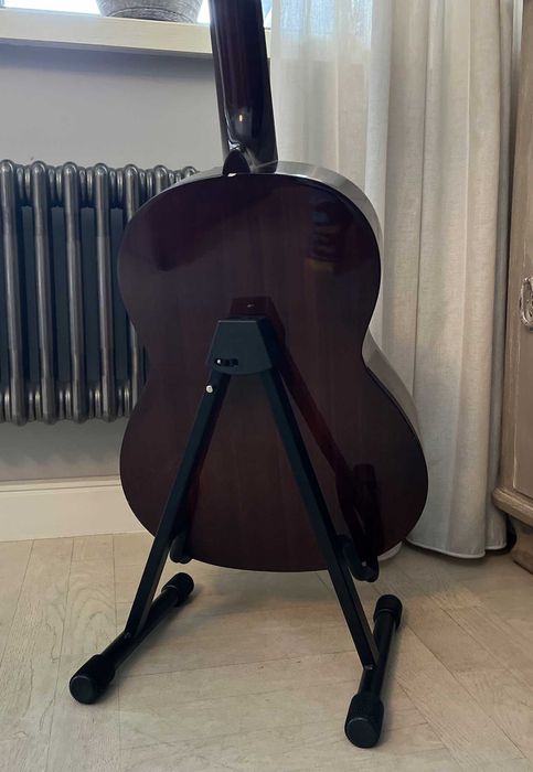 Solidny Uniwersalny Stojak na Gitarę - Stabilność i Bezpieczeństwo