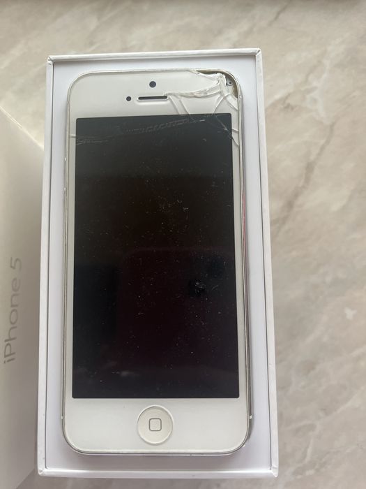 Продам вживаний телефон Iphone Apple5, під ремонт або на деталі.
