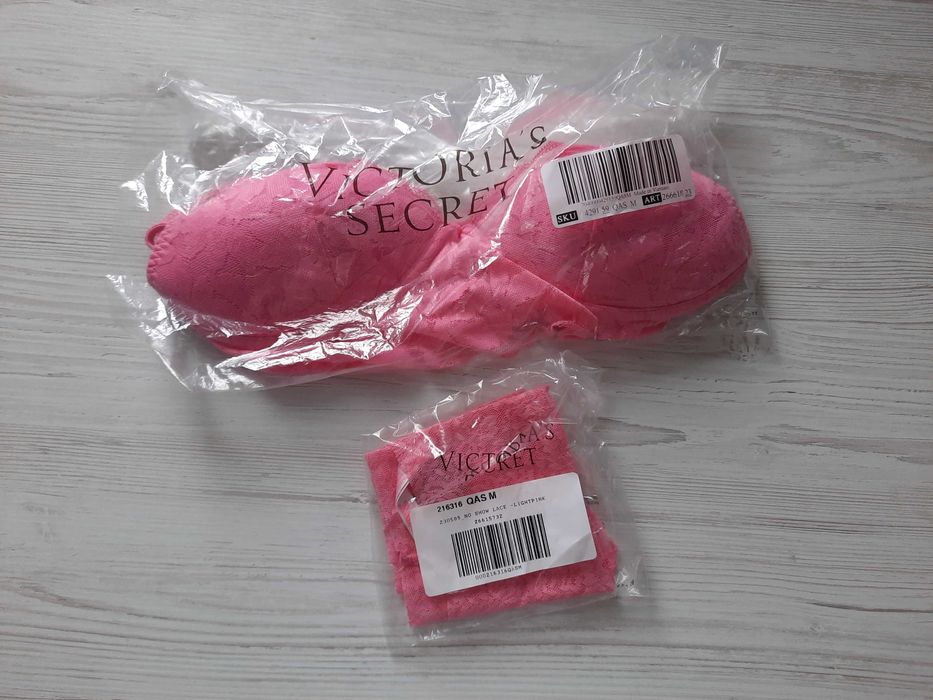 Розовый комплект нижнего белья кружевной Victoria's Secret р.М бралетт