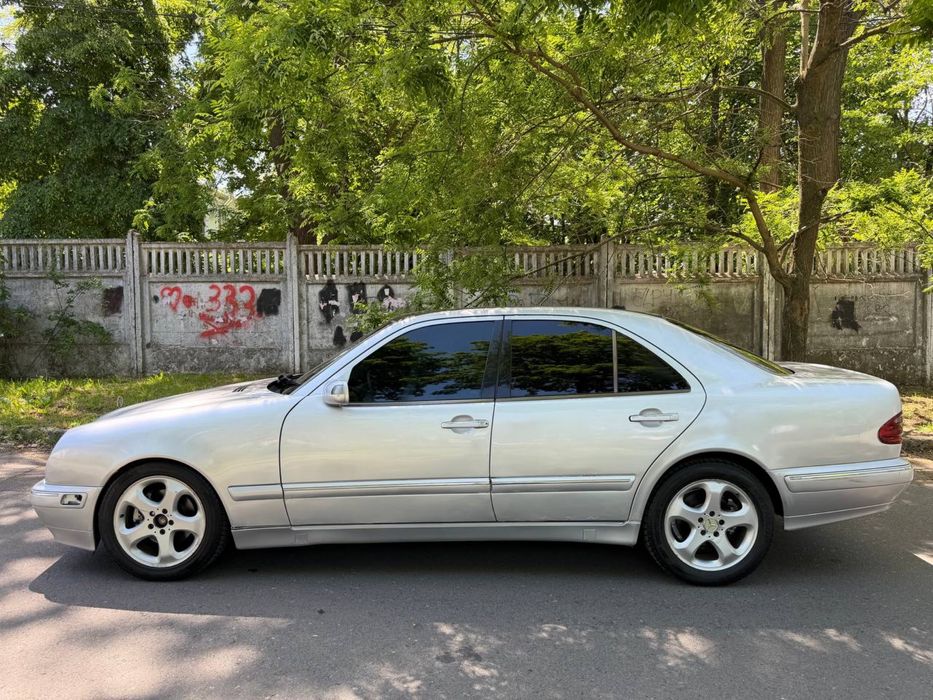 Продам Mercedes-Benz W210 E320 2001 року.