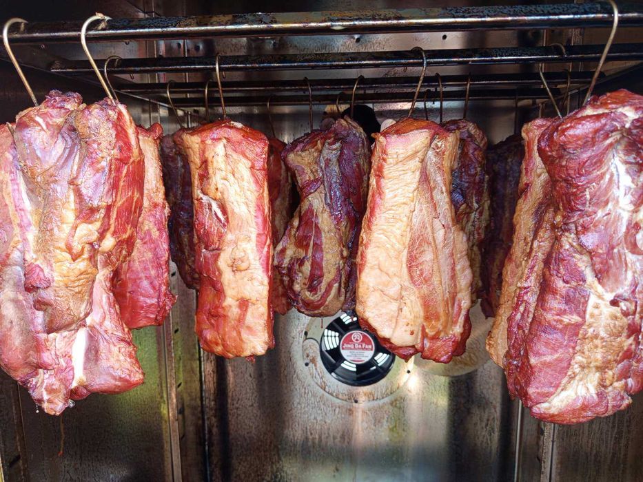 Копчене м'ясо, вирізка, ошийок, биток, ребро, сало