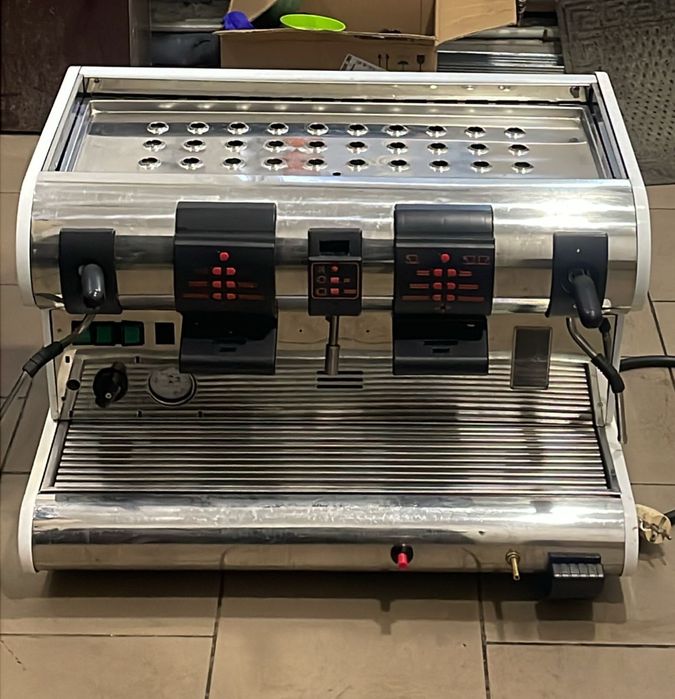 Кавомашина для кавʼярні