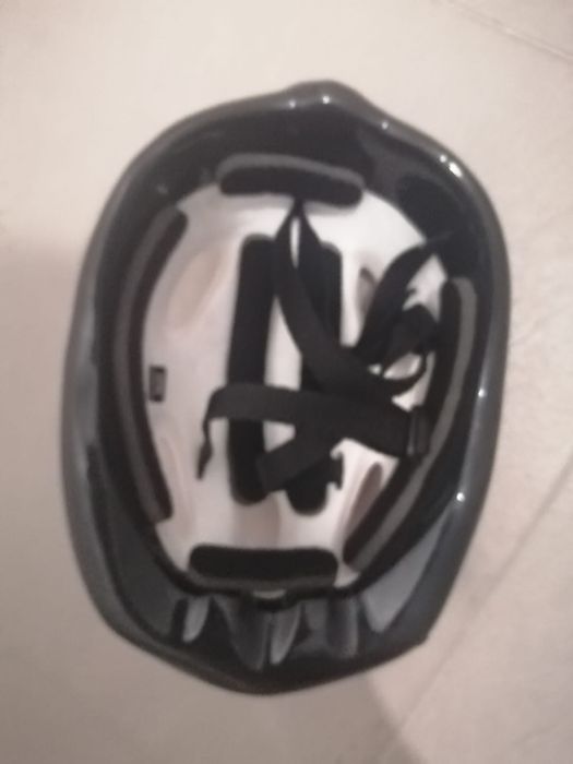 Capacete de bicicleta de criança ( diâmetro 53 cm).