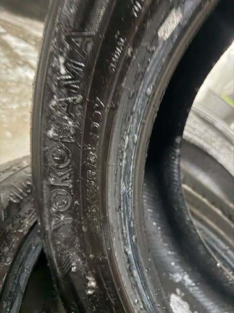 YOKOHAMA 255/55/R18 100V