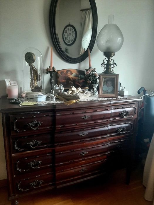 Cómoda e mesas de cabeceira vintage