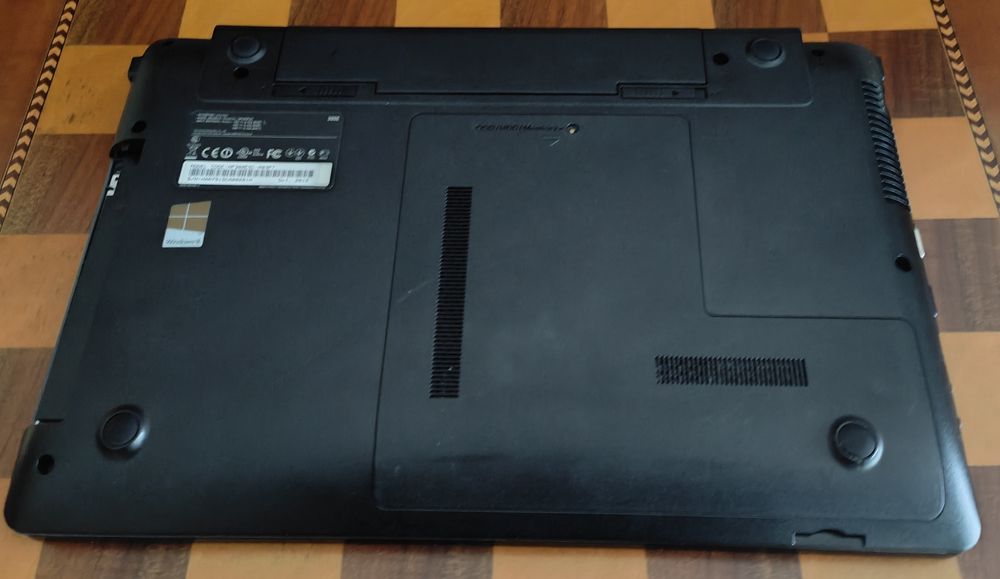 Portatil Samsung NP300E5C