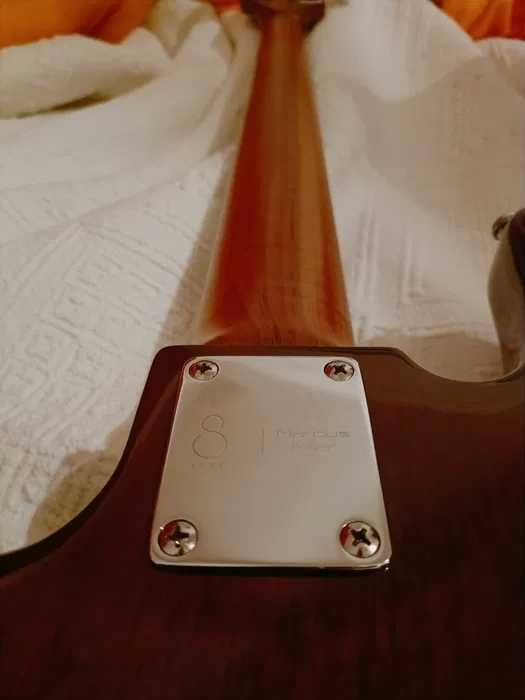 Baixo Marcus Miller V5