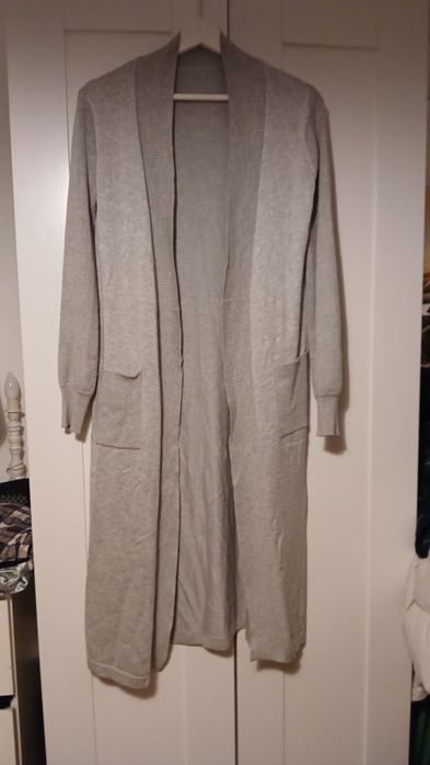 Casaco comprido cinzento