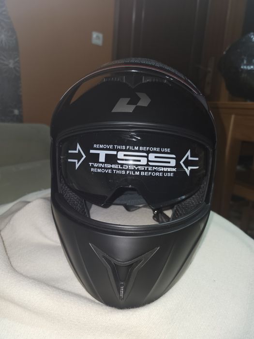 Capacete preto baso abertura frontal